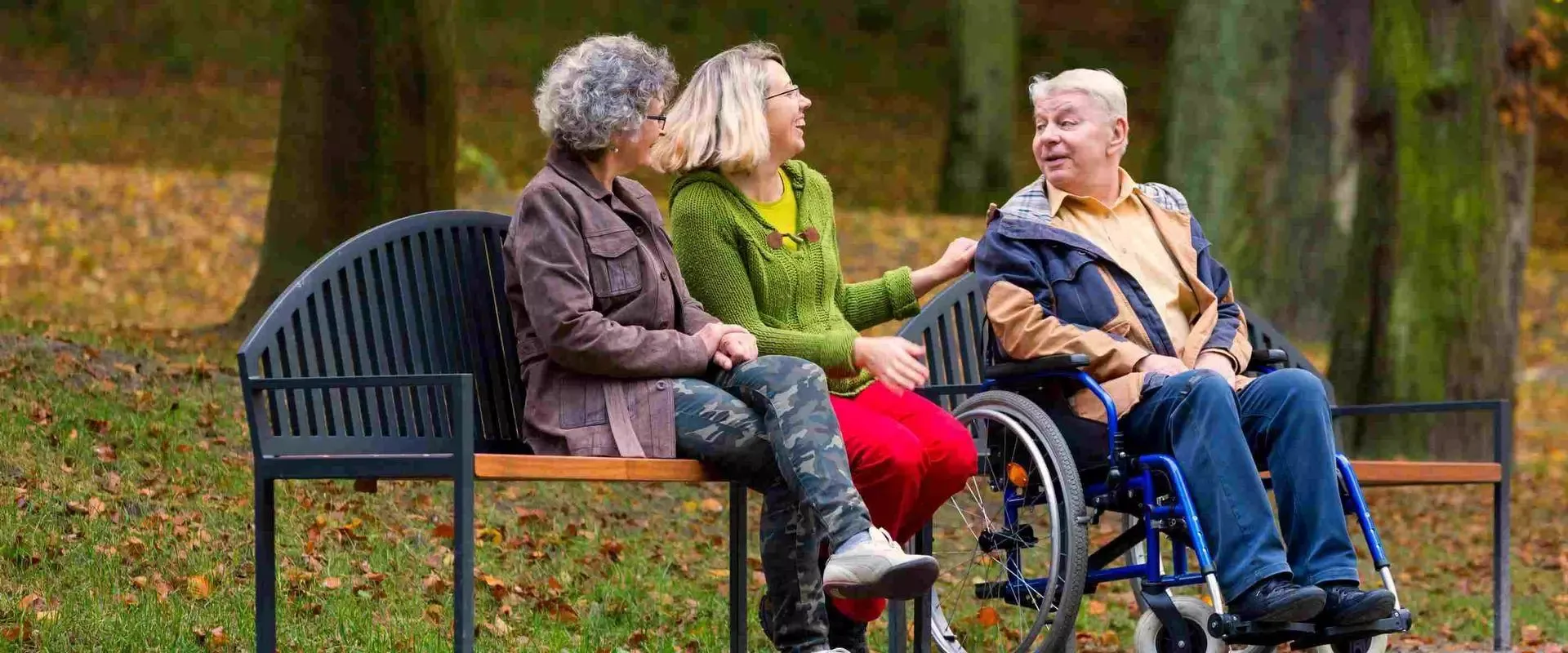 Bild Menschen auf einer Parkbank