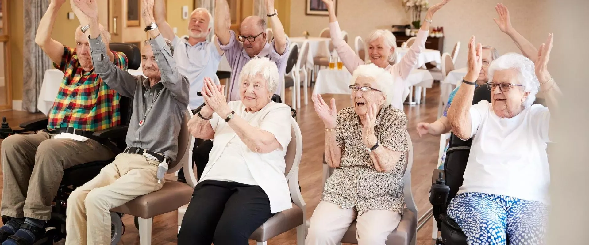 aktive Rentner in Bewegungsgruppe