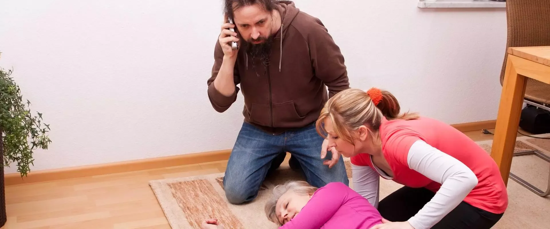 Bild: Kinder rufen Rettungsdienst, wegen ohnmächtiger Oma