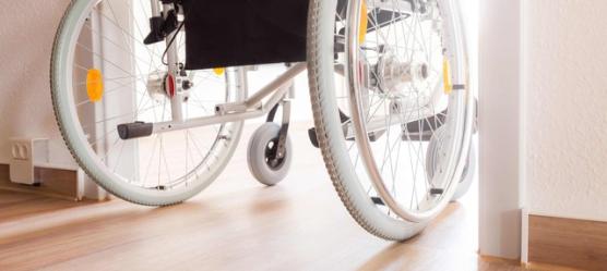 Bild Rollstuhl passt nicht durch die Tür