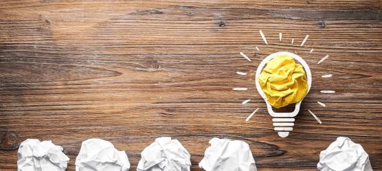 Foto: Bild einer leuchtenden Glühbirne