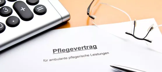 Bild eines Vertrages mit Stift