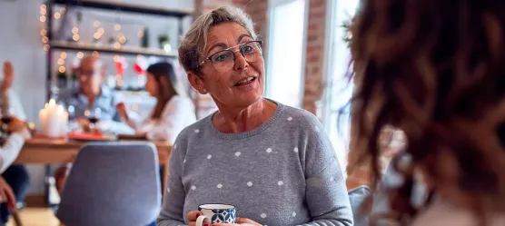 zwei Frauen im Gespräch