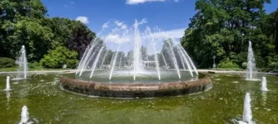 Bid eines großen Brunnens